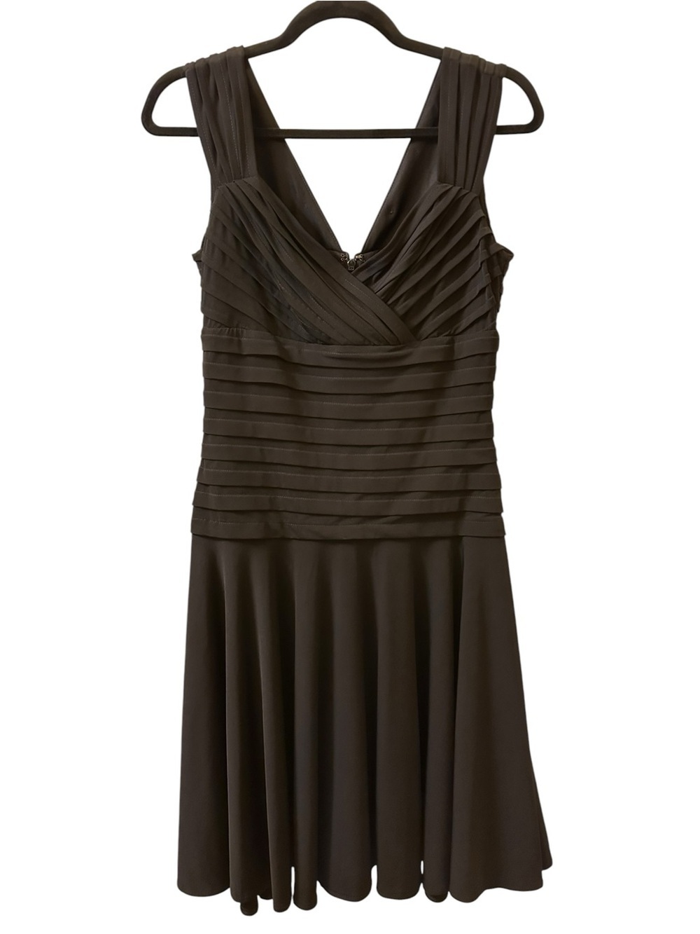 White House Black Market Black Pleated V-Neck Cocktail Dress size 6